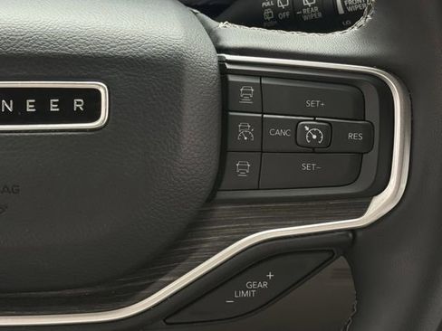 Used 2024 Jeep Wagoneer L Series II RWD image 24