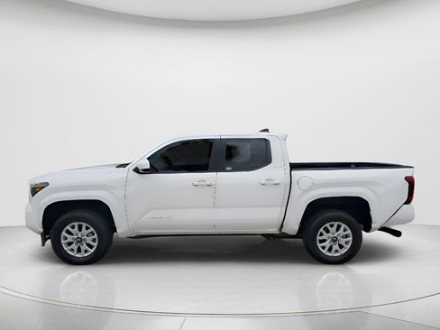 Used 2024 Toyota Tacoma SR5 w/ SR5 Upgrade Package AWD/4WD image 8