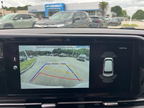 Used 2024 Kia Carnival EX FWD image 19