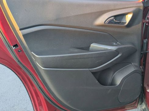 Used 2025 Chevrolet Trax LT w/ LT Convenience Package image 24