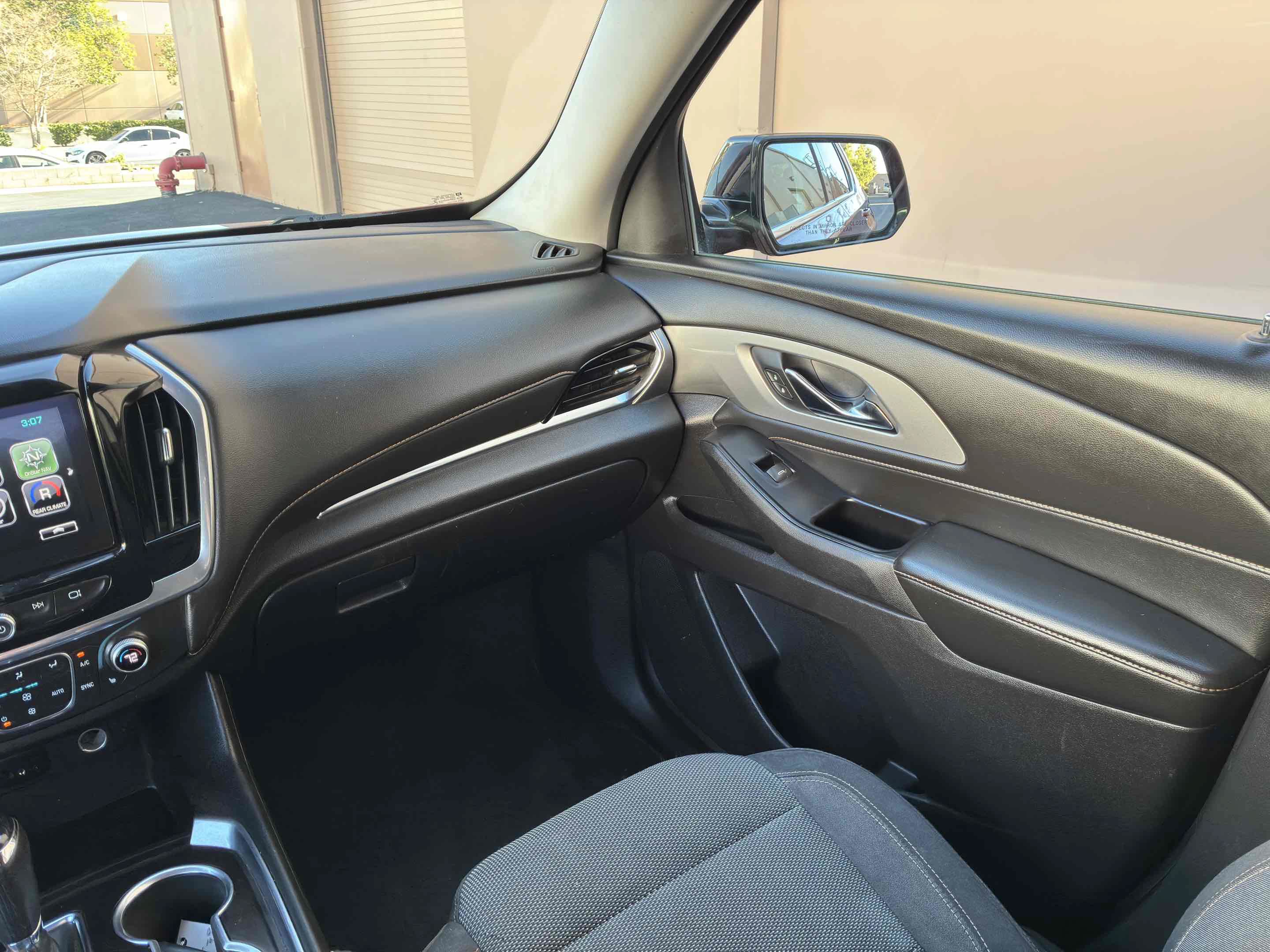 Used 2018 Chevrolet Traverse LT FWD image 17