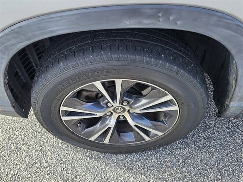 Used 2019 Toyota Highlander LE image 18