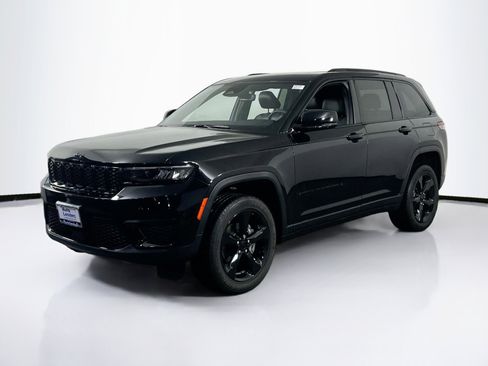 Used 2023 Jeep Grand Cherokee Altitude image 1