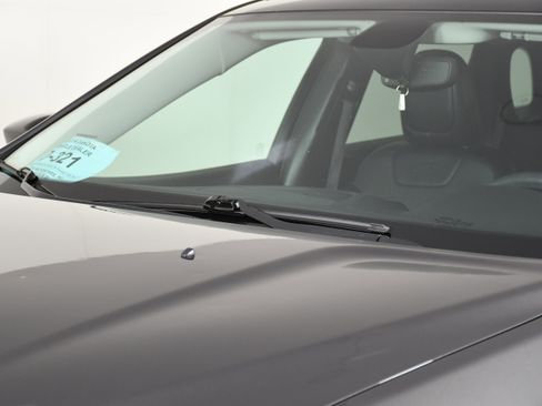 Used 2019 Jeep Cherokee Limited image 12