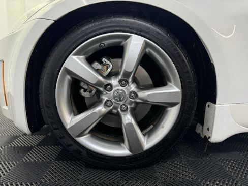 Used 2009 Nissan 350Z Touring image 8