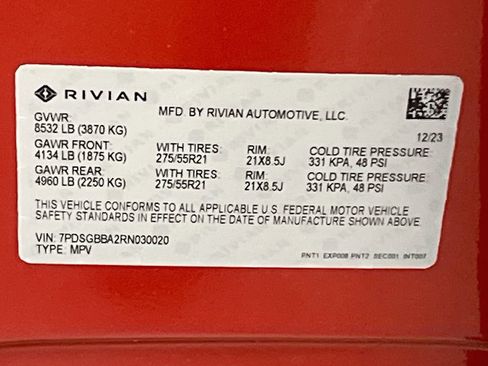 Used 2024 Rivian R1S Adventure AWD/4WD image 32