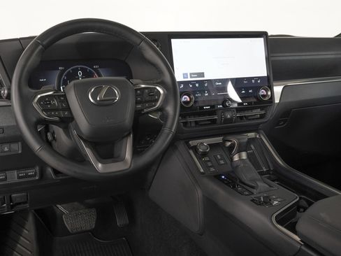 Used 2025 Lexus GX 550 AWD/4WD image 16