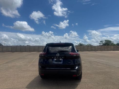 Certified 2024 Nissan Rogue SV FWD image 18