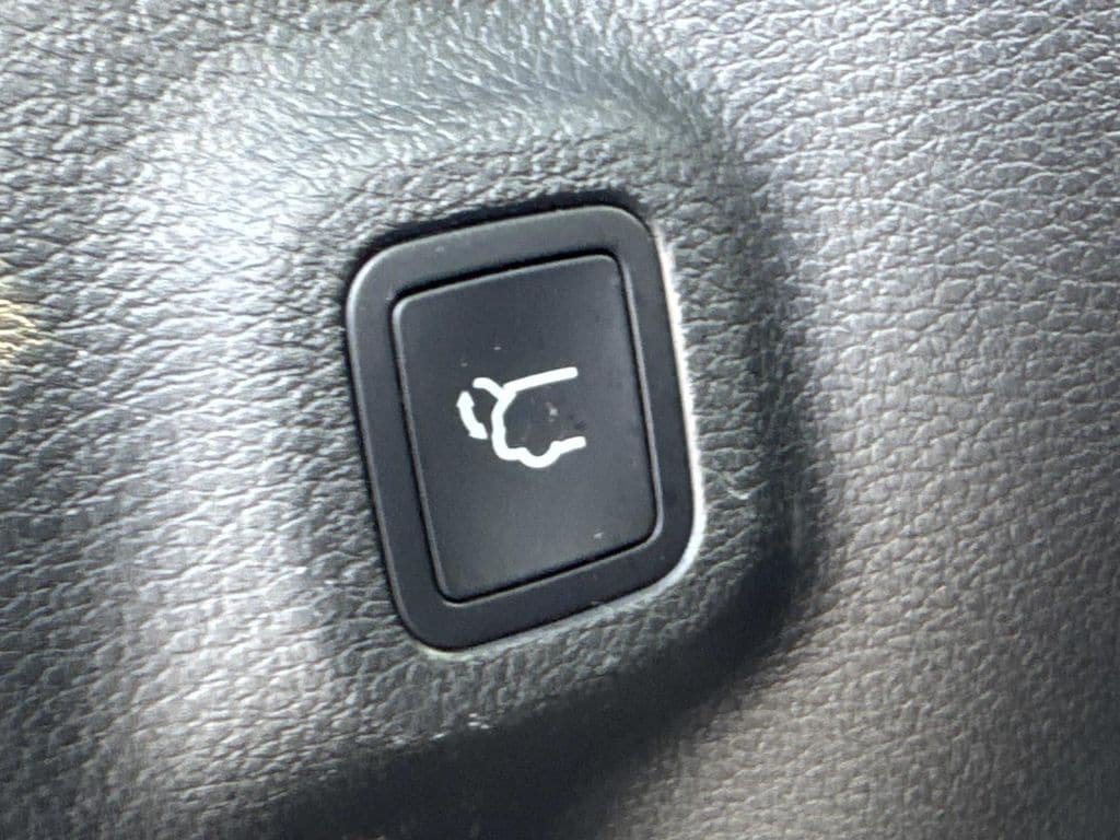 Used 2025 Jeep Compass Limited w/ Elite Group AWD/4WD image 13