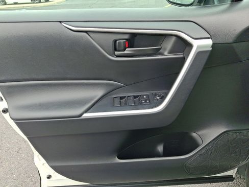 Used 2023 Toyota RAV4 LE AWD/4WD image 12