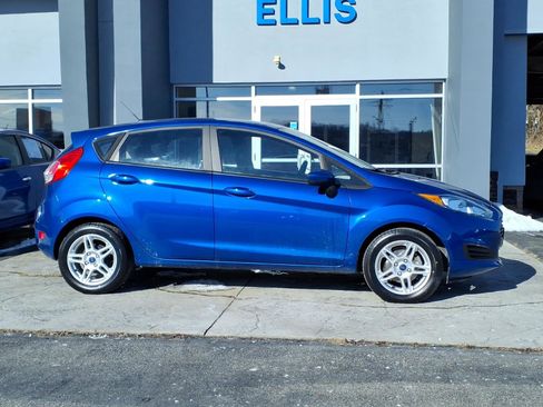 Used 2019 Ford Fiesta SE FWD image 2