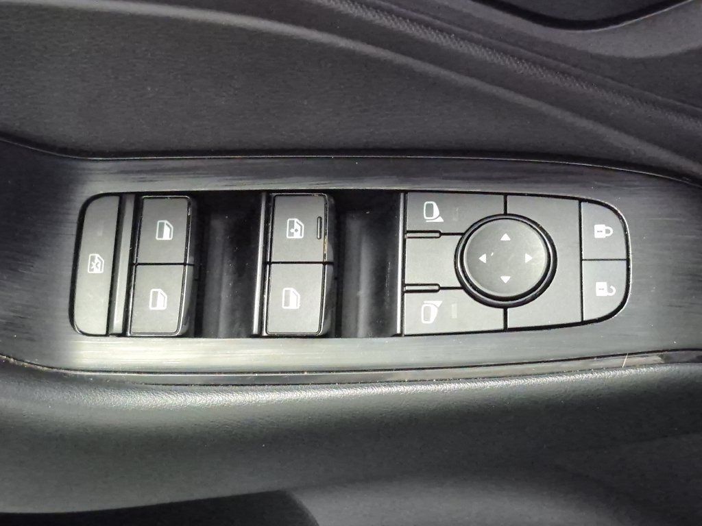Used 2024 Nissan Rogue S AWD/4WD image 16