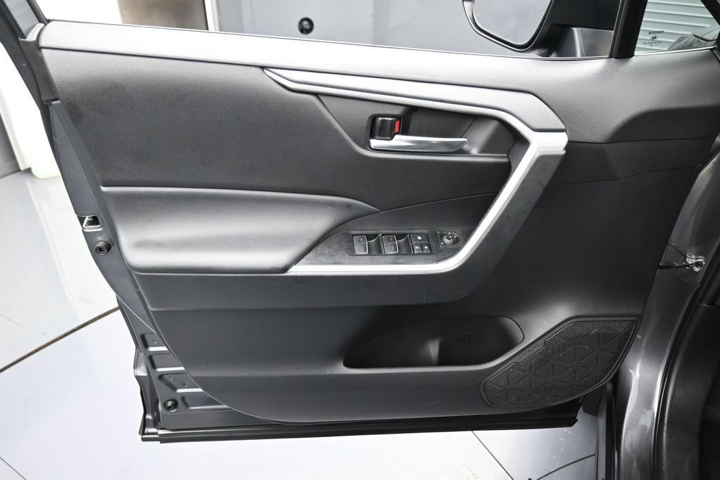 Used 2024 Toyota RAV4 XLE AWD/4WD image 13