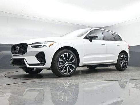 Used 2023 Volvo XC60 B5 Plus image 39