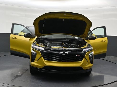 Used 2024 Chevrolet Trax RS w/ Sunroof Package FWD image 36