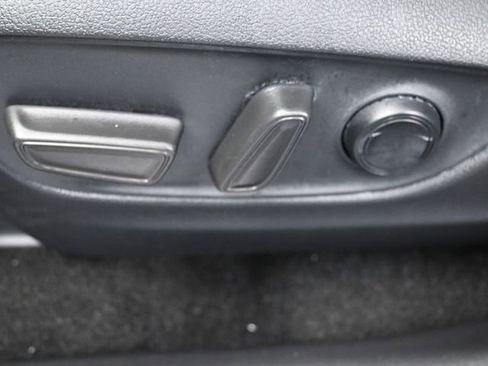 Used 2022 Toyota RAV4 SE image 12