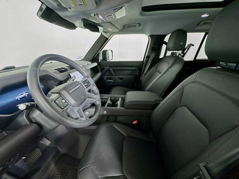 Used 2025 Land Rover Defender 130 X-Dynamic SE image 11