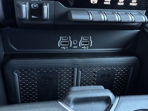 New 2026 RAM 2500 Laramie w/ Night Edition AWD/4WD image 18