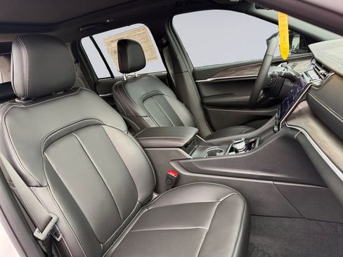 New 2025 Jeep Grand Cherokee Limited w/ Luxury Tech Group II image 19