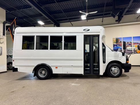 Used 2019 Chevrolet Express 3500 w/ School Bus Package image 18