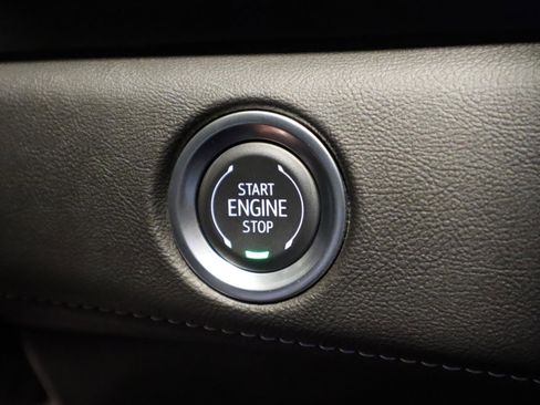 Used 2024 Cadillac Escalade Premium Luxury AWD/4WD image 37