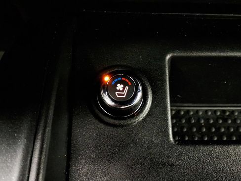 Used 2023 Nissan Titan PRO-4X w/ Pro-4x Convenience Package AWD/4WD image 16
