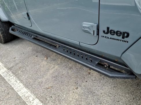 Used 2024 Jeep Gladiator Sport AWD/4WD image 18