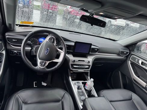 Used 2023 Ford Explorer XLT w/ Equipment Group 202A image 8