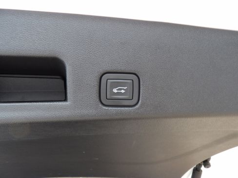 Used 2025 Chevrolet Traverse LT w/ Sun and Wheel Package image 22