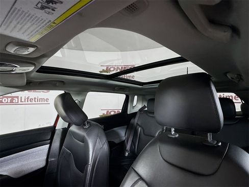 Used 2022 Jeep Compass Latitude w/ Sun and Sound Group image 11