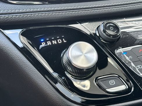 New 2027 Chrysler Pacifica Select AWD/4WD image 25