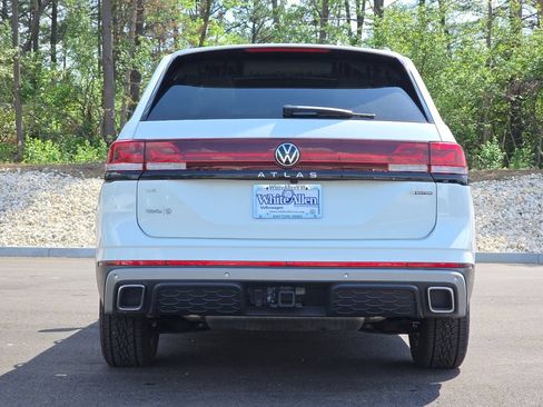 New 2025 Volkswagen Atlas Peak Edition SE AWD/4WD image 10
