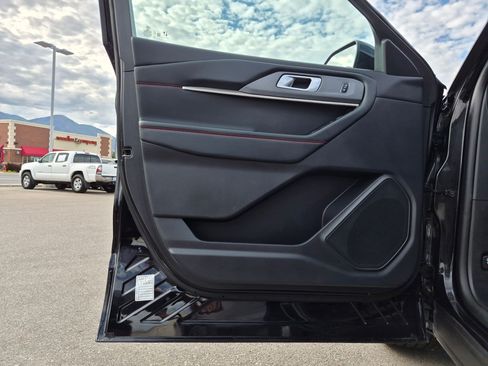 Used 2025 Ford Explorer ST-Line w/ ST-Line Street Pack AWD/4WD image 15