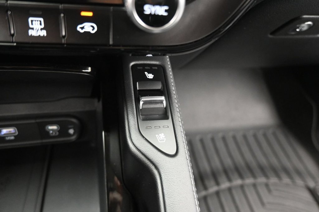 Used 2024 Kia Telluride EX w/ EX Captain's Chair Package AWD/4WD image 34
