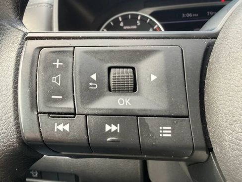 Used 2024 Nissan Rogue S AWD/4WD image 17