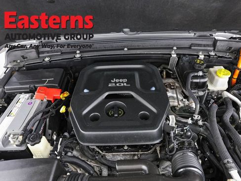 Used 2022 Jeep Wrangler Unlimited Sahara w/ Cold Weather Group AWD/4WD image 7