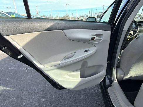 Used 2013 Toyota Corolla L image 16