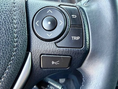 Used 2018 Toyota RAV4 SE AWD/4WD image 10