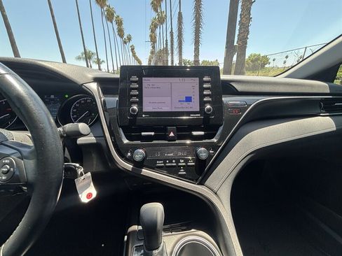 Used 2022 Toyota Camry SE FWD image 18