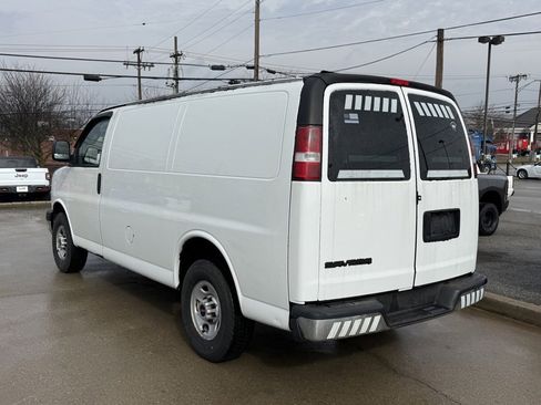 Used 2017 GMC Savana 2500 image 8