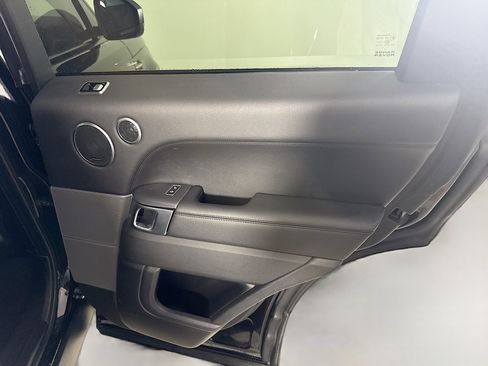 Used 2020 Land Rover Range Rover Sport SE image 28