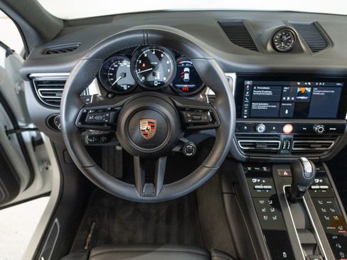 Certified 2026 Porsche Macan AWD/4WD image 28