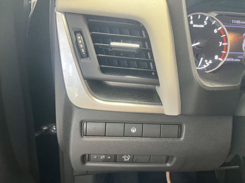 Used 2023 Nissan Rogue SV AWD/4WD image 23