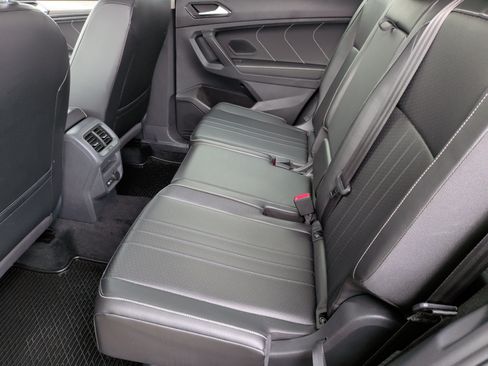 Used 2022 Volkswagen Tiguan SE FWD image 34