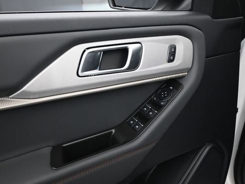 New 2026 Ford Explorer Active RWD image 10