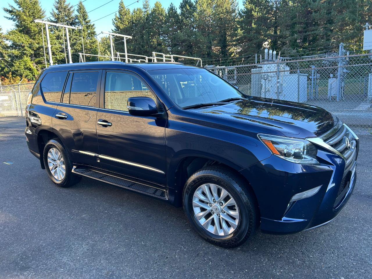 Used 2017 Lexus GX 460 Premium w/ Premium Package AWD/4WD image 3