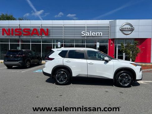 Used 2025 Nissan Rogue SV w/ SV Premium Package AWD/4WD image 8
