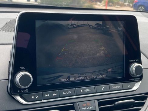 Used 2025 Nissan Altima 2.5 SV FWD image 19