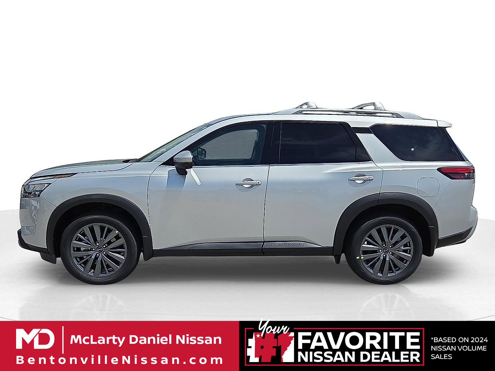 Used 2025 Nissan Pathfinder SL w/ SL Premium Package FWD image 3