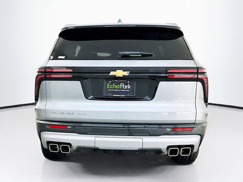 Used 2025 Chevrolet Traverse LT image 7